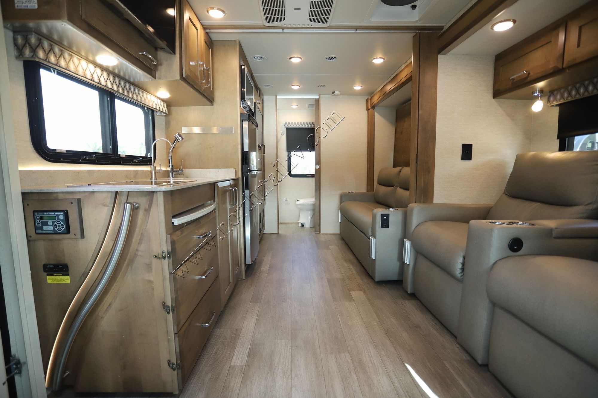 2023 TIFFIN MOTORHOMES WAYFARER exterior