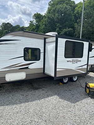 2018 FOREST RIVER WILDWOOD photo 2