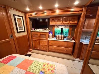 2015 TIFFIN MOTORHOMES PHAETON photo 17