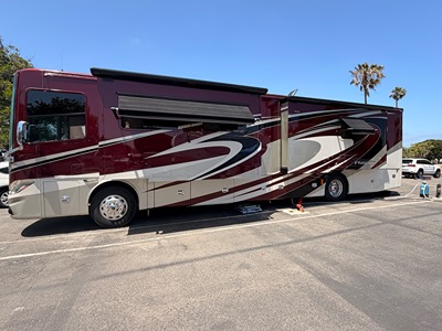 2015 TIFFIN MOTORHOMES PHAETON photo 3