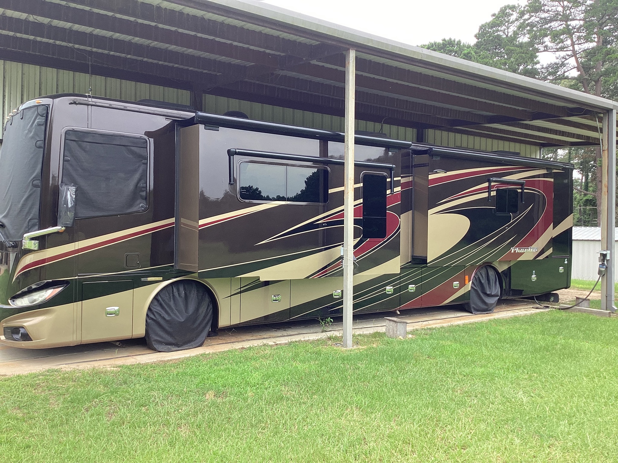 2016 TIFFIN MOTORHOMES PHAETON exterior
