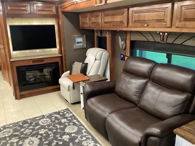 2016 TIFFIN MOTORHOMES PHAETON photo 2