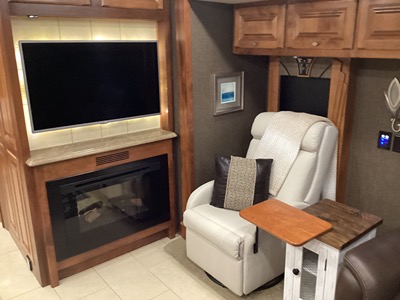 2016 TIFFIN MOTORHOMES PHAETON photo 5