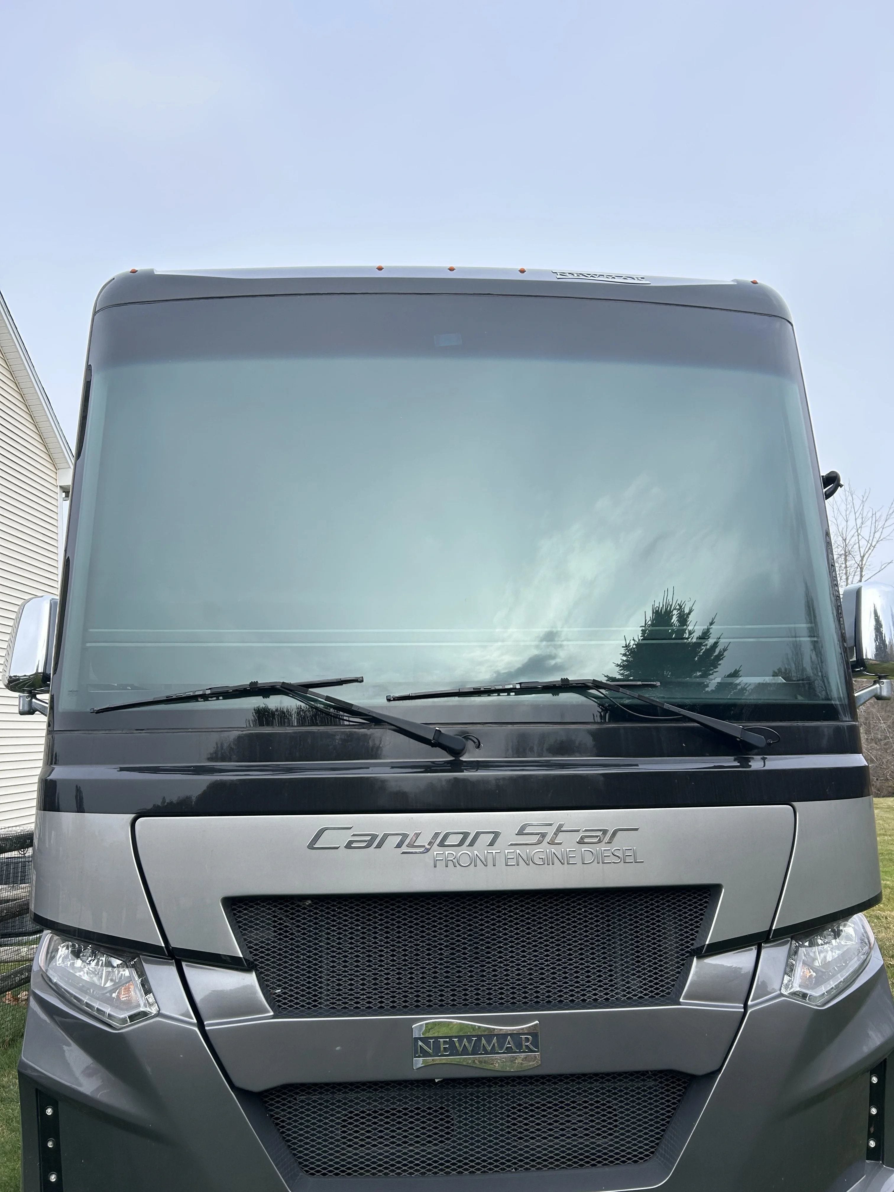 2021 NEWMAR CANYON STAR exterior