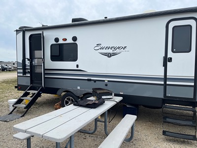 2018 FOREST RIVER SURVEYOR photo 2