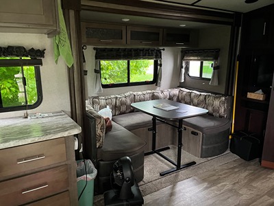 2018 FOREST RIVER SURVEYOR photo 3