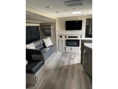 2022 COACHMEN CATALINA LEGACY EDITION photo 6