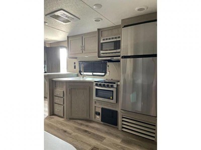 2022 COACHMEN CATALINA LEGACY EDITION photo 7