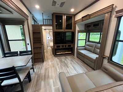 2024 ALLIANCE RV PARADIGM photo 2