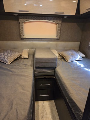 2018 THOR MOTOR COACH AXIS photo 4
