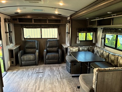 2019 FOREST RIVER SURVEYOR photo 5