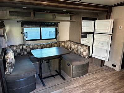 2019 FOREST RIVER SURVEYOR photo 6
