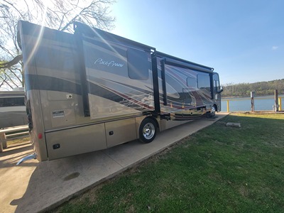 2019 FLEETWOOD PACE ARROW photo 2