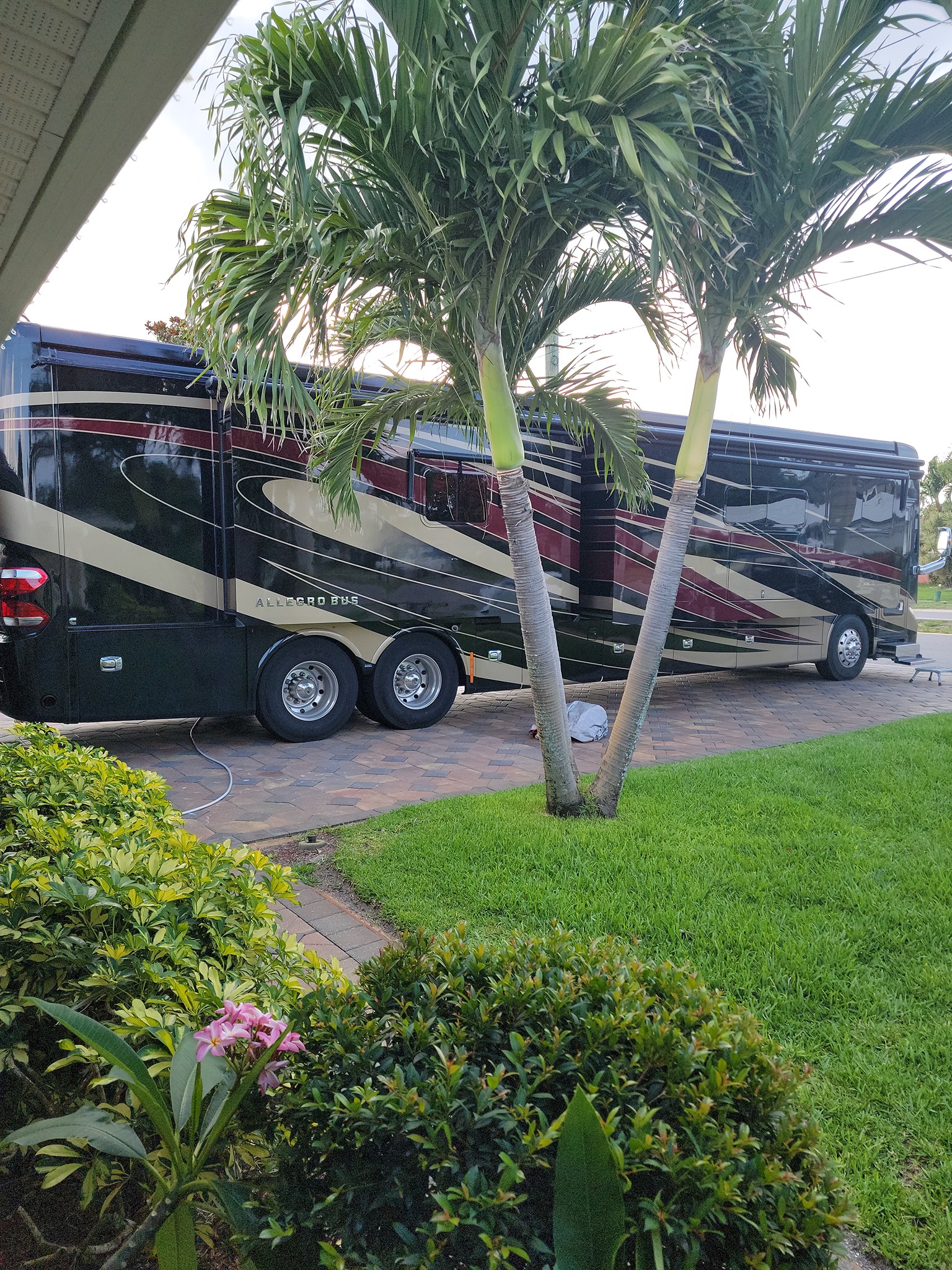 2017 TIFFIN MOTORHOMES ALLEGRO BUS exterior