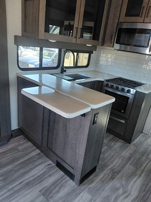 Used 2022 Alliance Rv Valor 40V13