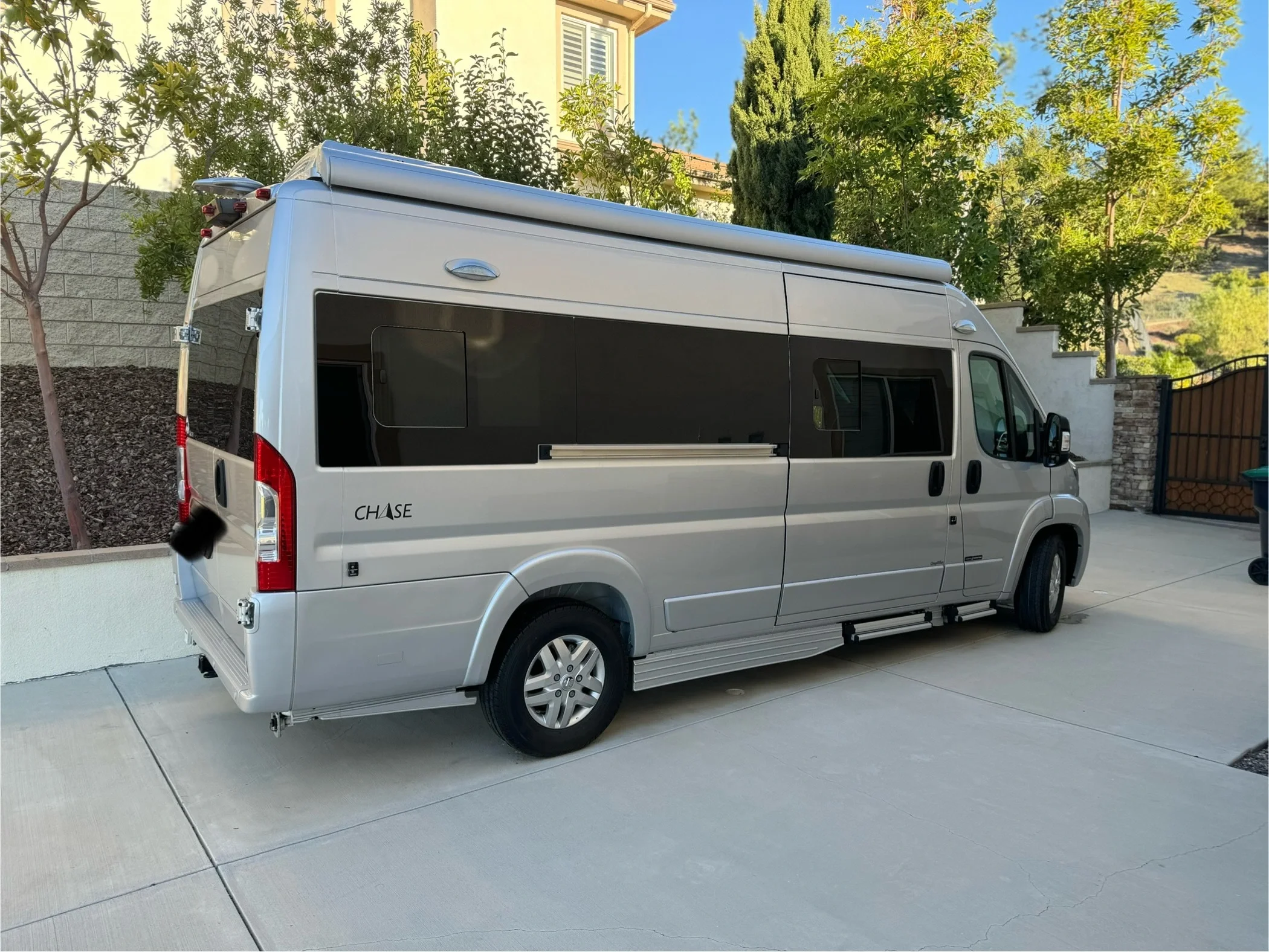 2021 ROADTREK CHASE exterior