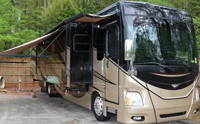 Used 2015 Fleetwood Discovery 40G