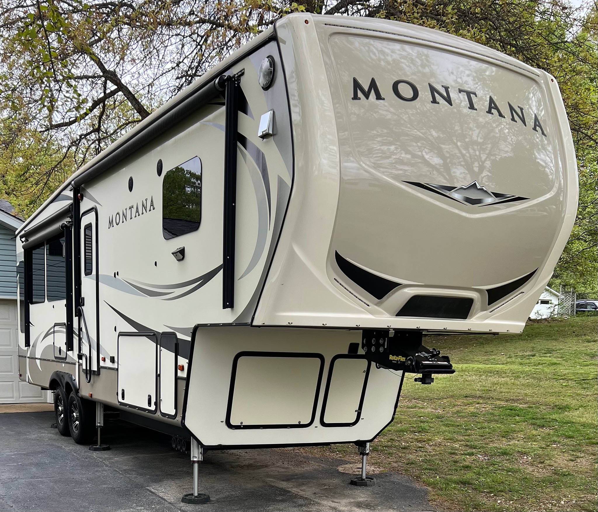 2018 KEYSTONE MONTANA exterior