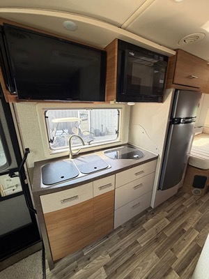 2016 WINNEBAGO NAVION photo 4