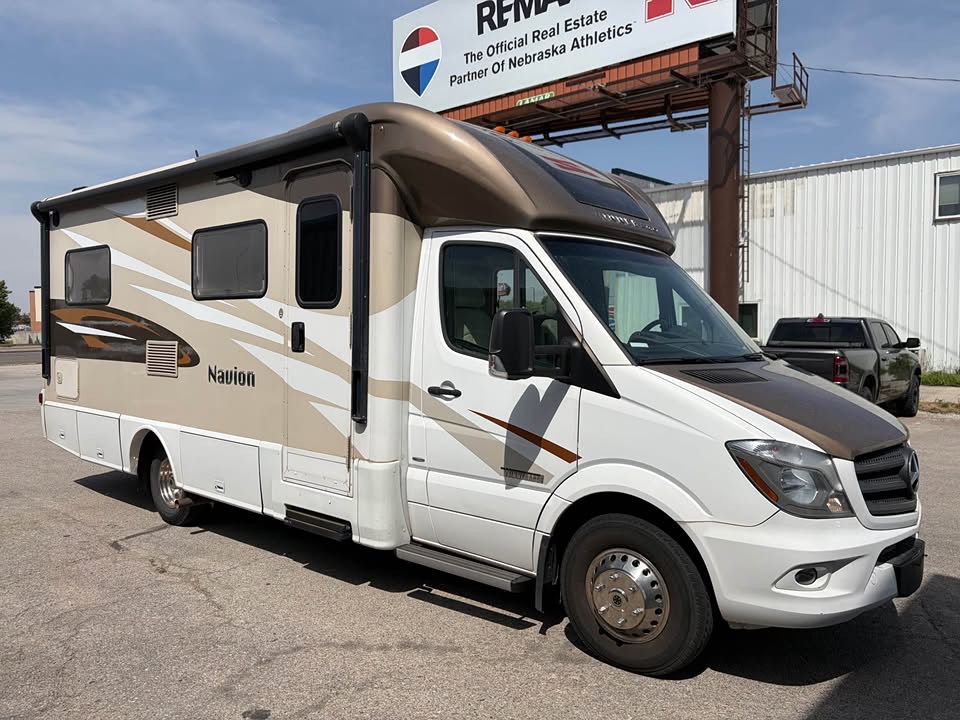2016 WINNEBAGO NAVION exterior