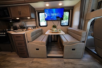 2023 THOR MOTOR COACH FREEDOM TRAVELER photo 5