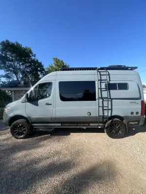 2021 OVERLAND STEALTH photo 2