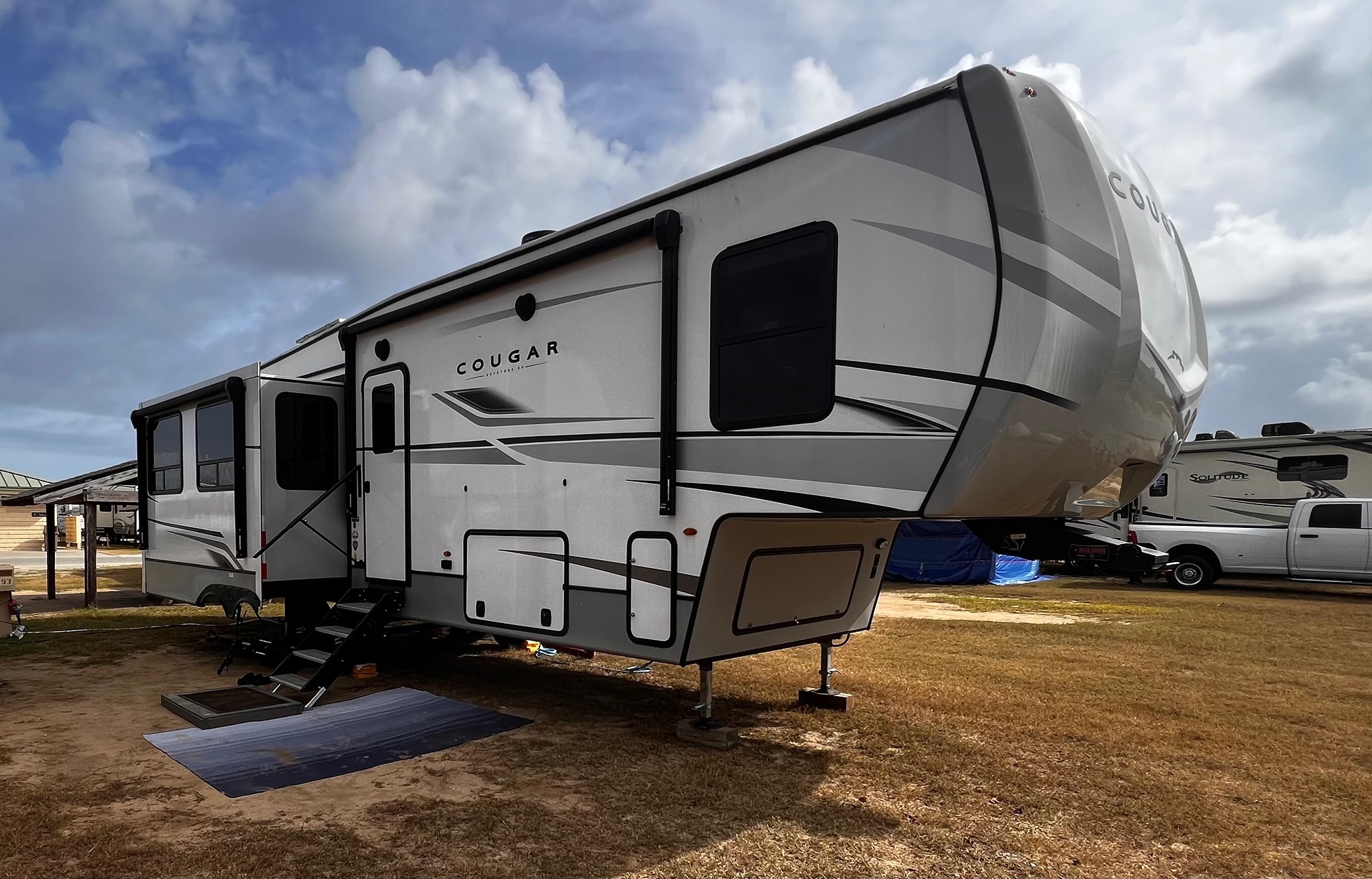 2023 KEYSTONE COUGAR exterior