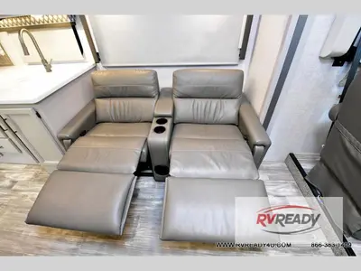 2023 Thor Motor Coach Hurricane photo 11