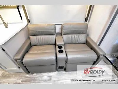 2023 Thor Motor Coach Hurricane photo 10