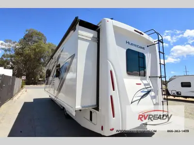 2023 Thor Motor Coach Hurricane photo 4