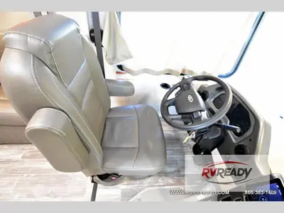 2023 Thor Motor Coach Hurricane photo 36