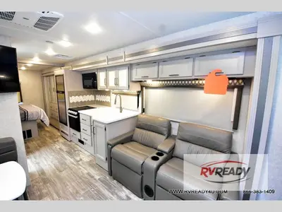 2023 Thor Motor Coach Hurricane photo 8
