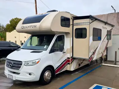 2021 THOR MOTOR COACH QUANTUM photo 3