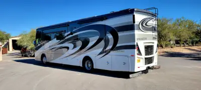 2021 TIFFIN MOTORHOMES PHAETON photo 3