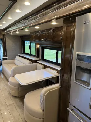 2021 TIFFIN MOTORHOMES PHAETON photo 2