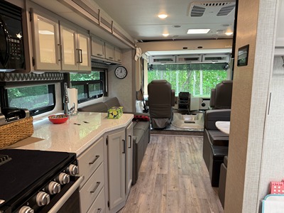 2022 THOR MOTOR COACH HURRICANE photo 3