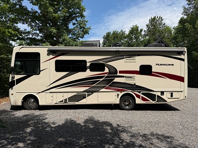 2022 THOR MOTOR COACH HURRICANE photo 2