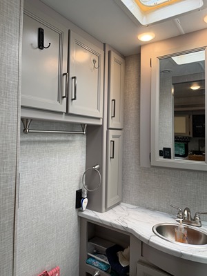 2022 THOR MOTOR COACH HURRICANE photo 8