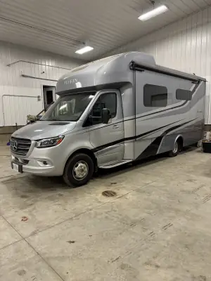 Used 2021 Tiffin Motorhomes Wayfarer 25 Rw