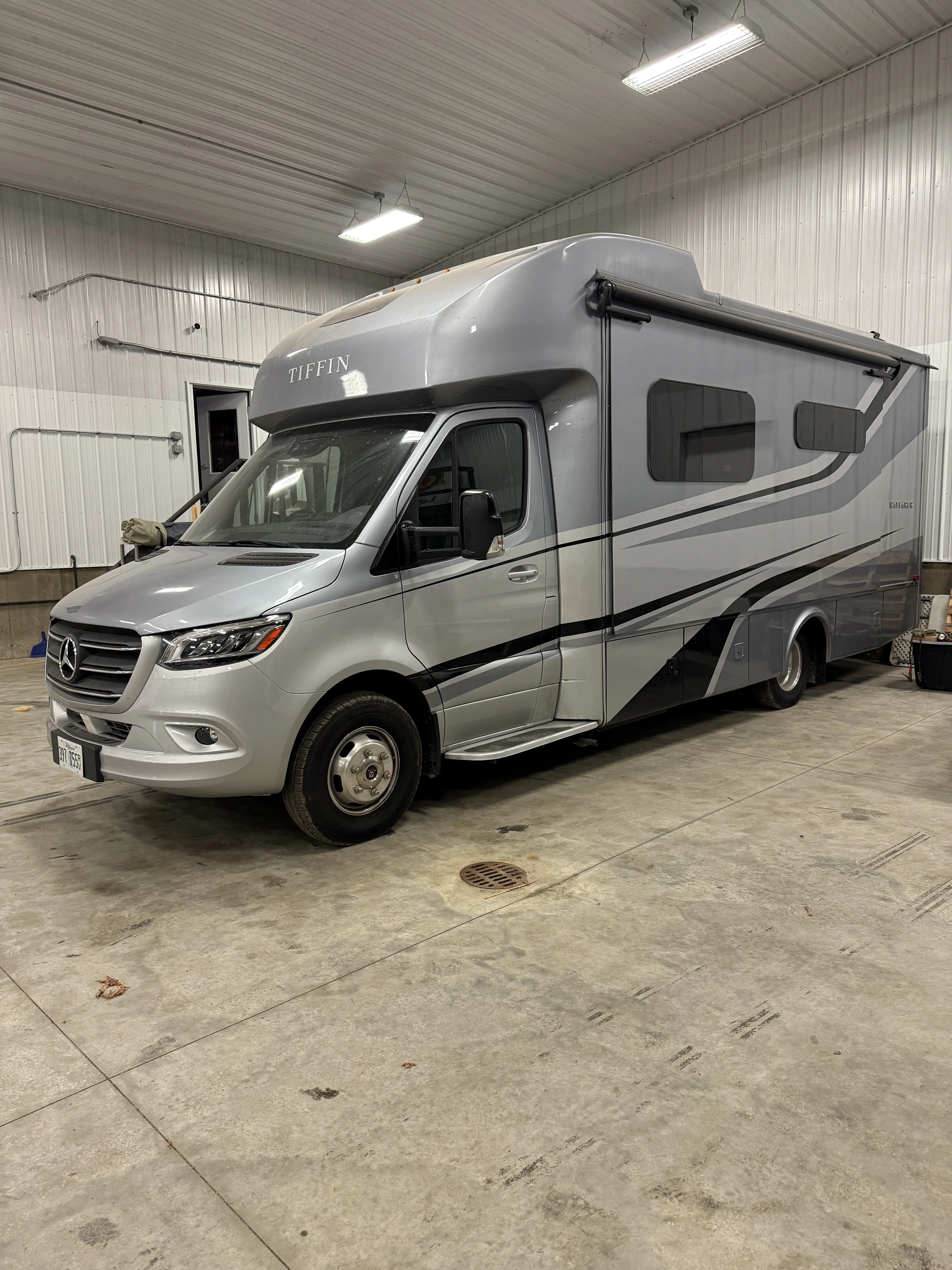 2021 TIFFIN MOTORHOMES WAYFARER exterior