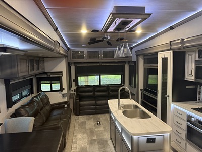 Used 2020 Keystone Montana 3931FB
