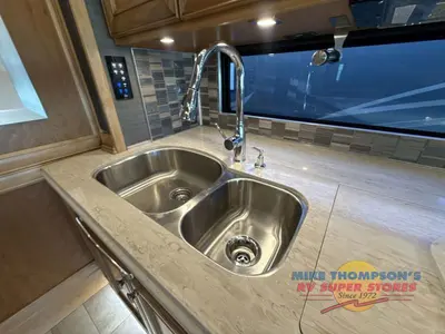 2021 Tiffin Motorhomes Phaeton photo 35