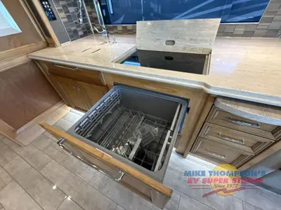 2021 Tiffin Motorhomes Phaeton photo 33
