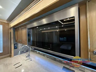 2021 Tiffin Motorhomes Phaeton photo 34