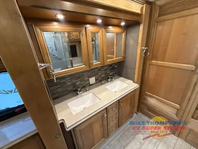 2021 Tiffin Motorhomes Phaeton photo 42
