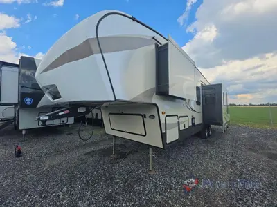 2017 Keystone RV Cougar X-Lite photo 2