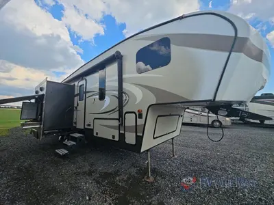 Used 2017 Keystone RV Cougar X-Lite 28RKS