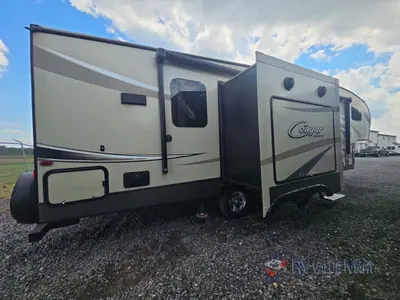 2017 Keystone RV Cougar X-Lite photo 5