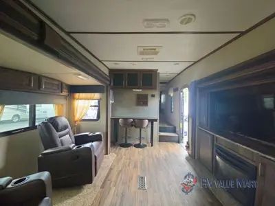 2017 Keystone RV Cougar X-Lite photo 11