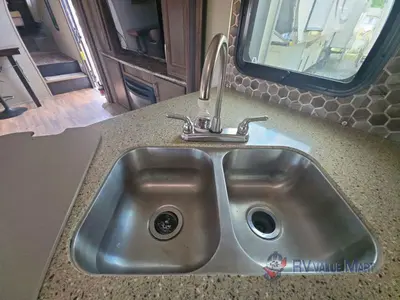 2017 Keystone RV Cougar X-Lite photo 16